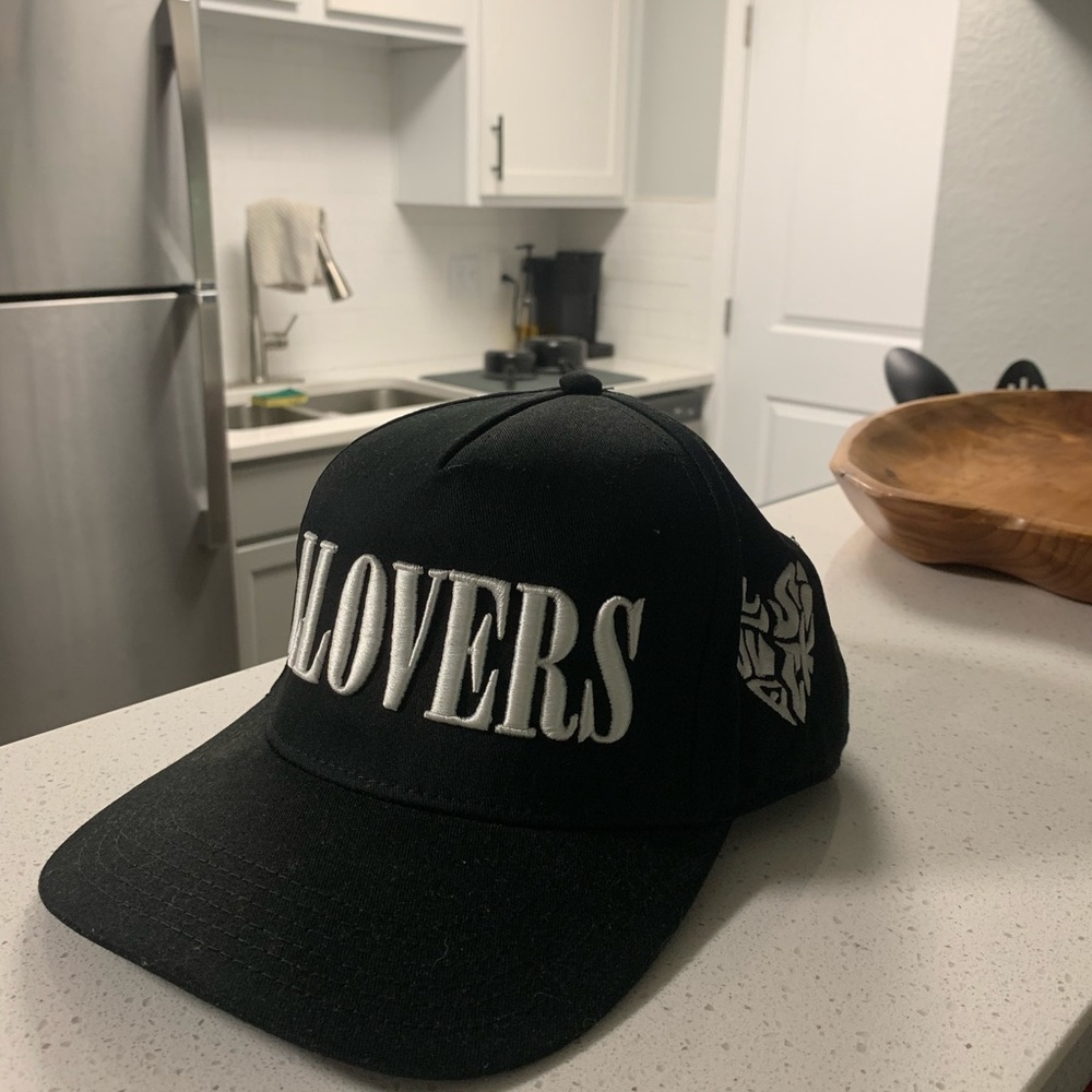 LLOVERS hat